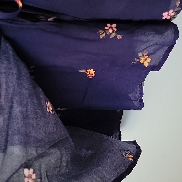 Francesca's Romantic Girly Blue Rain NWT floral surplice top medium - Picture 5 of 9